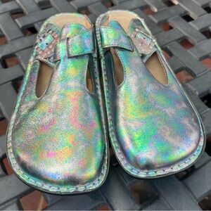 Alegria Women’s Mules Blue Holographic Iridescent Sz 40 NWOT Comfort Leather